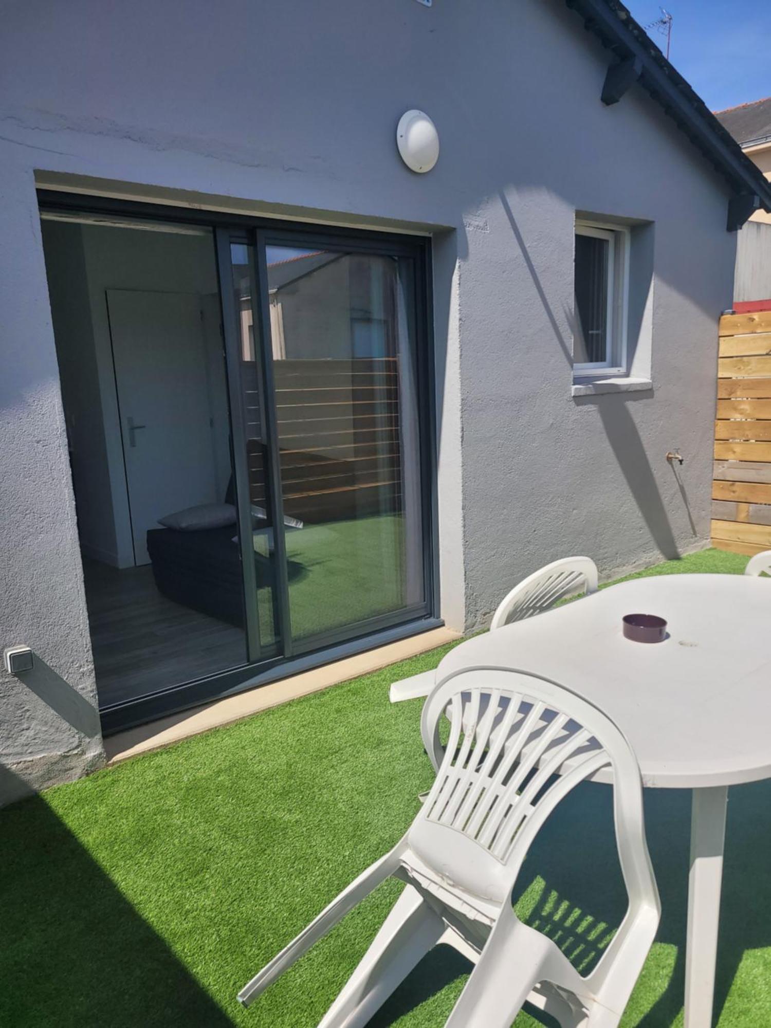 Le Studio Saint-Pierre-Montlimart Luaran gambar